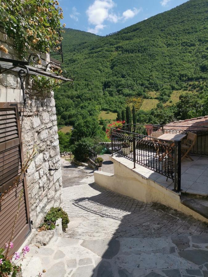 Bed & Breakfast Sentiero 54 Cantiano Exteriör bild